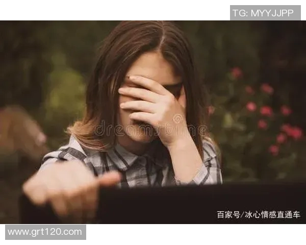 足球明星的悲伤瞬间与背后的故事揭示了他们不为人知的脆弱与坚强